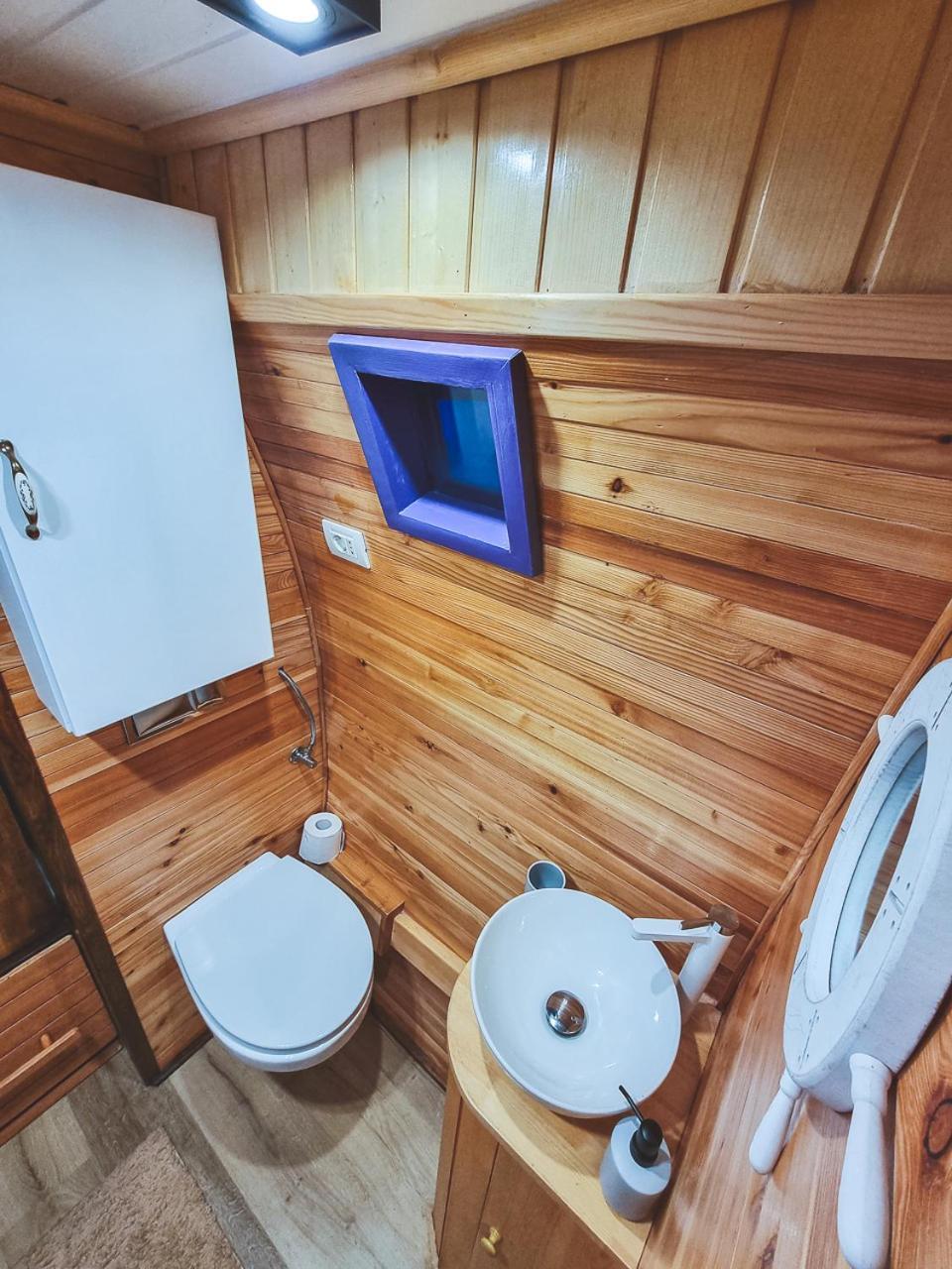 Central Tiny Houses Bucareste Exterior foto